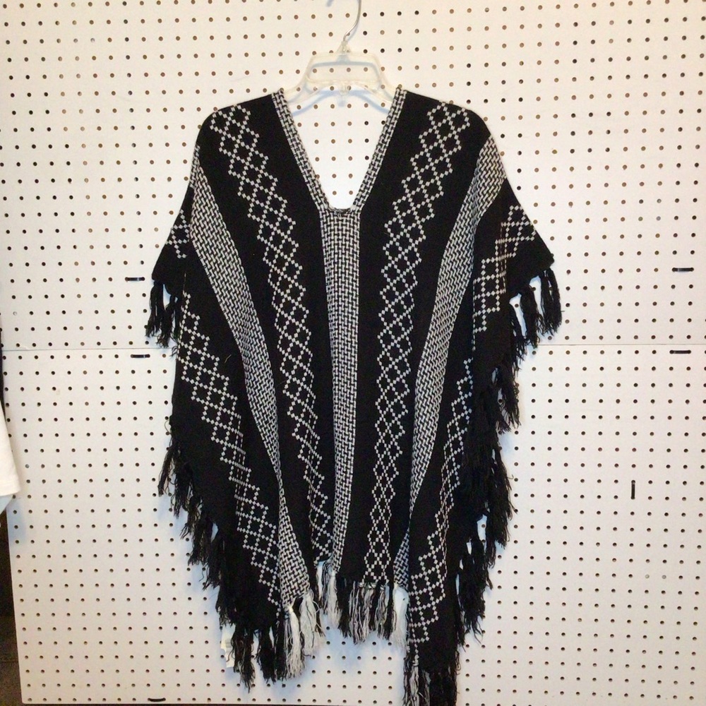 NWT Simonetta Black and White Poncho